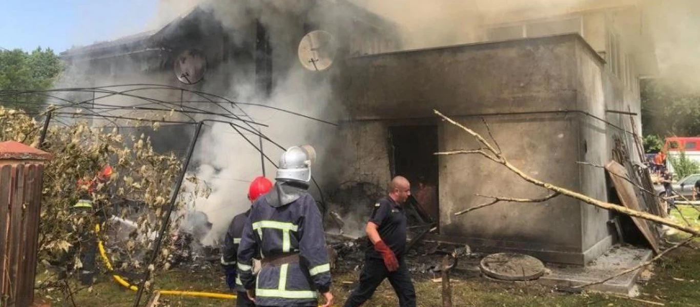 Ουκρανία: Αεροσκάφος συνετρίβη πάνω σε σπίτι – Τέσσερις νεκροί (βίντεο)